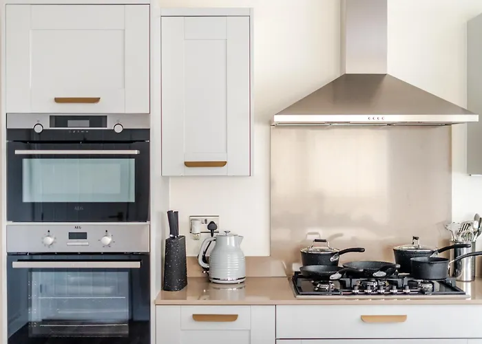 Spacious 4-bed Contractor In Stoke Gifford, Bristol, With Access To Parkway, Free Parking, And Wi-fi