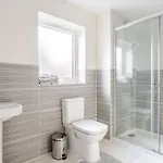 Spacious 4-bed Contractor In Stoke Gifford, Bristol, With Access To Parkway, Free Parking, And Wi-fi 펜션 *