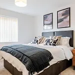 Spacious 4-bed Contractor In Stoke Gifford, Bristol, With Access To Parkway, Free Parking, And Wi-fi