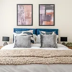 펜션 Spacious 4-bed Contractor In Stoke Gifford, Bristol, With Access To Parkway, Free Parking, And Wi-fi 브리스틀