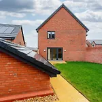 Spacious 4-bed Contractor In Stoke Gifford, Bristol, With Access To Parkway, Free Parking, And Wi-fi