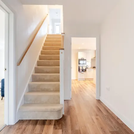 Spacious 4-bed Contractor In Stoke Gifford, Bristol, With Access To Parkway, Free Parking, And Wi-fi