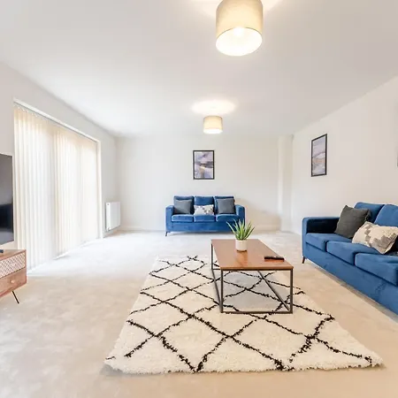 Vakantiehuis Spacious 4-bed Contractor In Stoke Gifford, Bristol, With Access To Parkway, Free Parking, And Wi-fi *