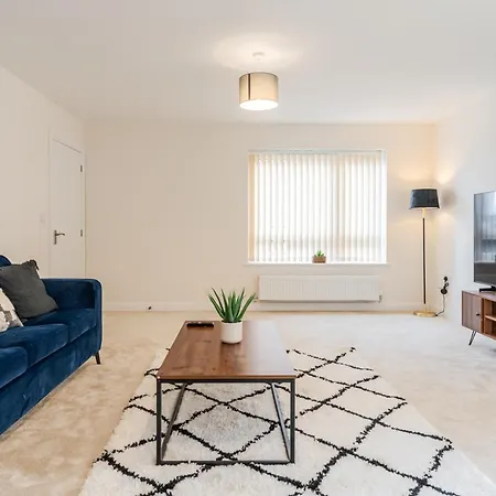 Spacious 4-bed Contractor In Stoke Gifford, Bristol, With Access To Parkway, Free Parking, And Wi-fi 펜션 *