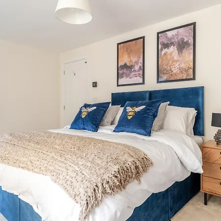 Spacious 4-bed Contractor In Stoke Gifford, Bristol, With Access To Parkway, Free Parking, And Wi-fi