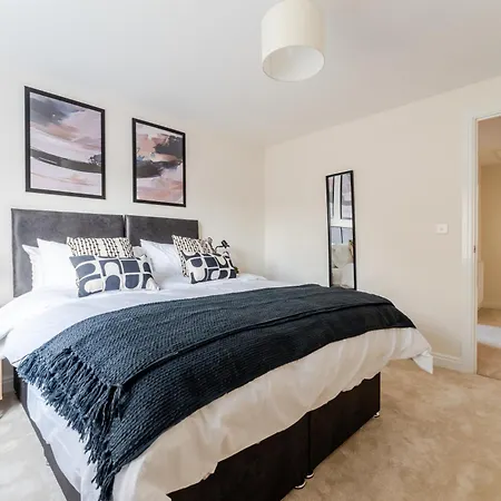 Casa de Férias Spacious 4-bed Contractor In Stoke Gifford, Bristol, With Access To Parkway, Free Parking, And Wi-fi Bristol