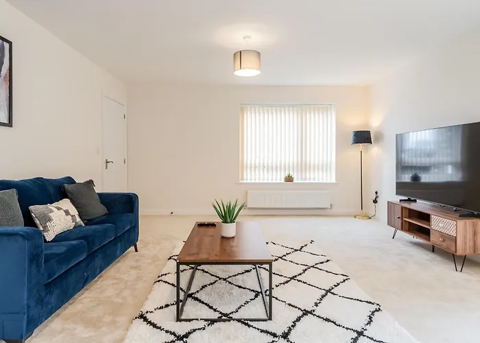 Spacious 4-bed Contractor In Stoke Gifford, Bristol, With Access To Parkway, Free Parking, And Wi-fi Tatil Evi *