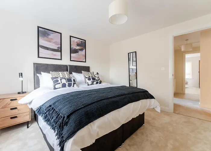 Tatil Evi Spacious 4-bed Contractor In Stoke Gifford, Bristol, With Access To Parkway, Free Parking, And Wi-fi Bristol