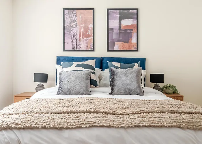 Tatil Evi Spacious 4-bed Contractor In Stoke Gifford, Bristol, With Access To Parkway, Free Parking, And Wi-fi Bristol