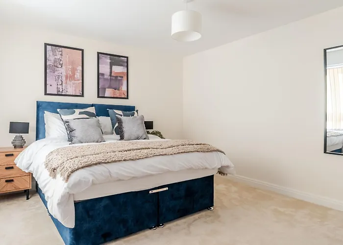 Spacious 4-bed Contractor In Stoke Gifford, Bristol, With Access To Parkway, Free Parking, And Wi-fi Tatil Evi *