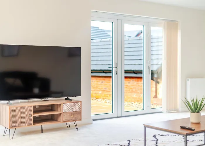 Spacious 4-bed Contractor In Stoke Gifford, Bristol, With Access To Parkway, Free Parking, And Wi-fi