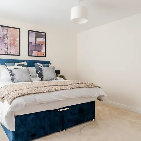 Spacious 4-bed Contractor In Stoke Gifford, Bristol, With Access To Parkway, Free Parking, And Wi-fi Ferienhaus *