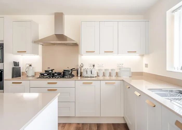 Spacious 4-bed Contractor In Stoke Gifford, Bristol, With Access To Parkway, Free Parking, And Wi-fi