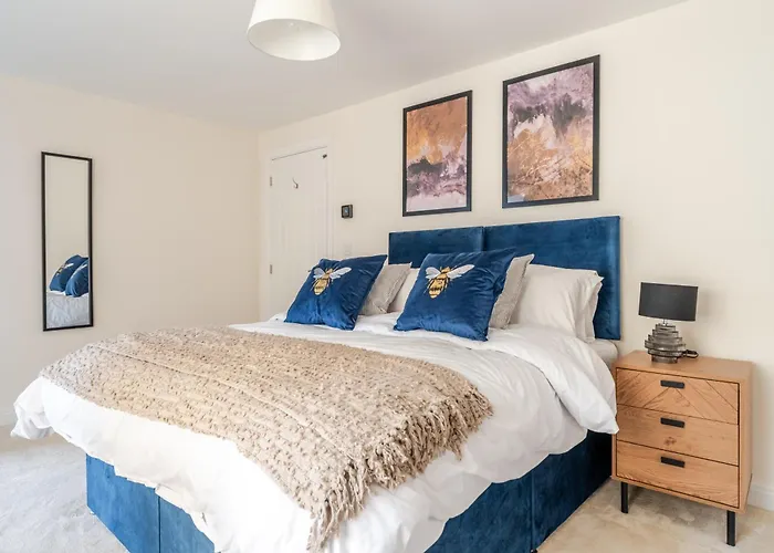 Spacious 4-bed Contractor In Stoke Gifford, Bristol, With Access To Parkway, Free Parking, And Wi-fi